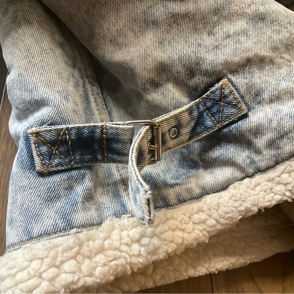Vintage distressed oversized Sherpa lined denim jacket - Picture 8 of 15